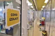 Nemocnice na Zlínsku jsou na hranici kapacity. Chystají se znovu otevírat covidové stanice a zavírat oddělení