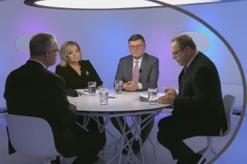 Nový blok může být jeden i čtyři, řekl Stanjura. Opozice chce o tendru více informací, dostane je až později