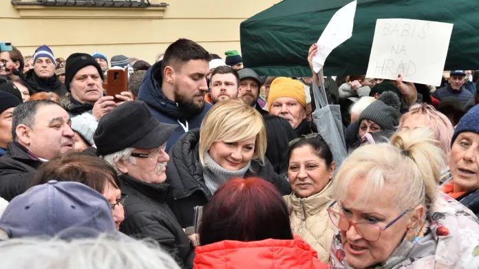 Předsedkyně poslaneckého klubu ANO Alena Schillerová na mítinku Andreje Babiše v Brně.