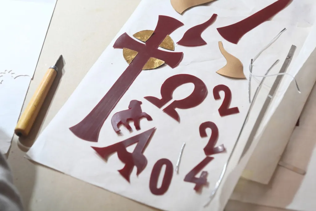 Chráněná dílna Palonín vyrábí velikonoční svíce