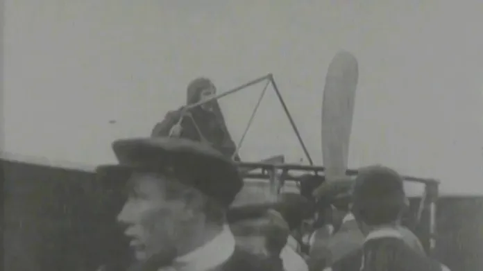 Louis Blériot před svým letem přes kanál La Manche