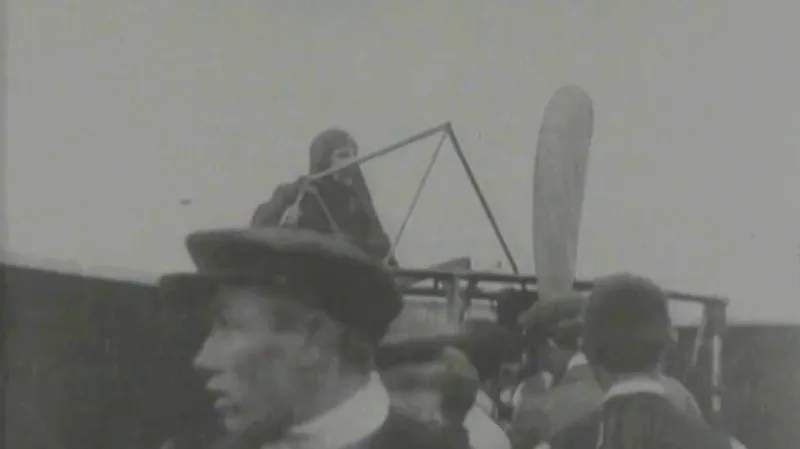 Louis Blériot před svým letem přes kanál La Manche