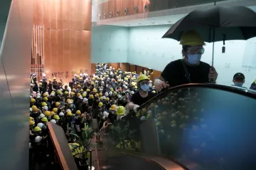 Kvůli protestům v Hongkongu úřady zadržely přes dvacet lidí