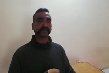 „Mírové gesto“ mezi dvěma jadernými mocnostmi. Pákistán v pátek propustí zajatého indického pilota