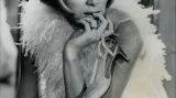 Rok 1966. Mireille Darcová má za sebou další role v úspěšných filmech Nebožtíci, Honba na muže, Tajný policista, aj.