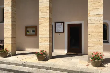 Kvůli údajně zmanipulované zakázce lánských lesů navrhla policie obžalovat dva lidi a firmu