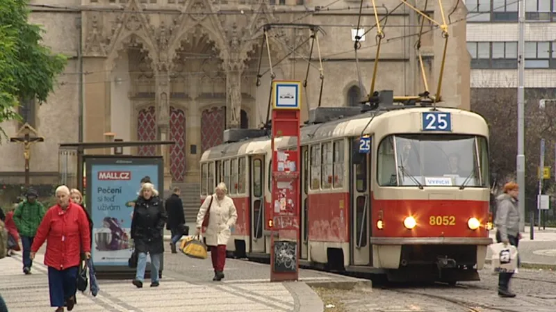 Tramvajová zastávka před kostelem sv. Antonína
