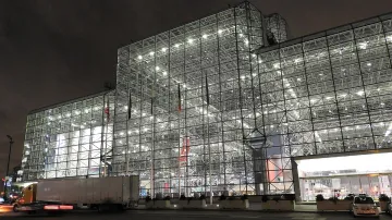 Pro město New York architekt navrhl skleněnou budovu City Convention Center