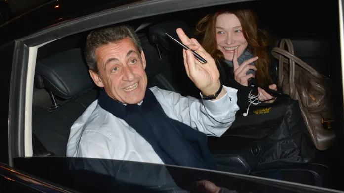 Bývalý prezident Nicolas Sarkozy s manželkou Carlou