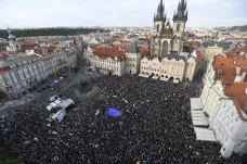 Další demonstrace proti Benešové a Babišovi. V Praze lidé zaplnili Staroměstské náměstí