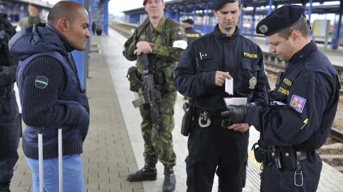 Policisté a vojáci kontrolovali v rámci společného cvičení i nádraží v Břeclavi