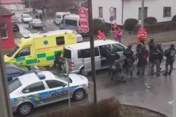 Dřívější masové střelby v Uherském Brodě a Ostravě vedly ke změnám v zabezpečení i u policie