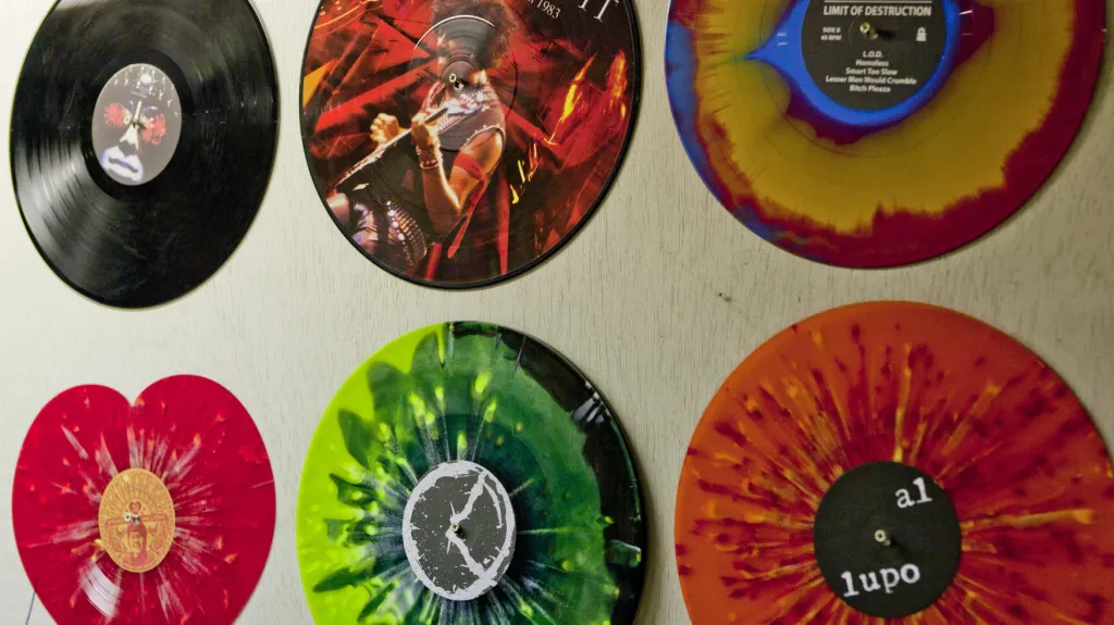 Desky z firmy GZ Digital Media a.s. v Loděnicích na Berounsku