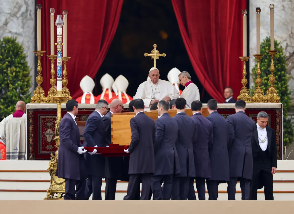 Pohřeb emeritního papeže Benedikta XVI. ve Vatikánu