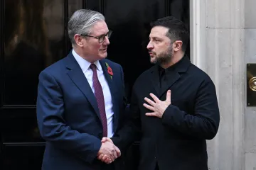 Zelenskyj by v pondělí mohl jednat se Starmerem, Macronem a Merzem