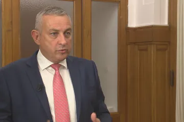 Pomoc jedné domácnosti kvůli drahým energiím dosáhne 17,5 tisíce korun, řekl Síkela. Jen symbolické gesto, komentuje expert