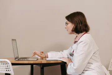 Na západě Čech má fungovat on-line pohotovost, část pediatrů je proti