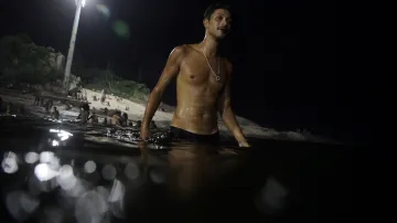 Vlna veder v Brazílii vyhání lidi k vodě, do stínu a také do noci