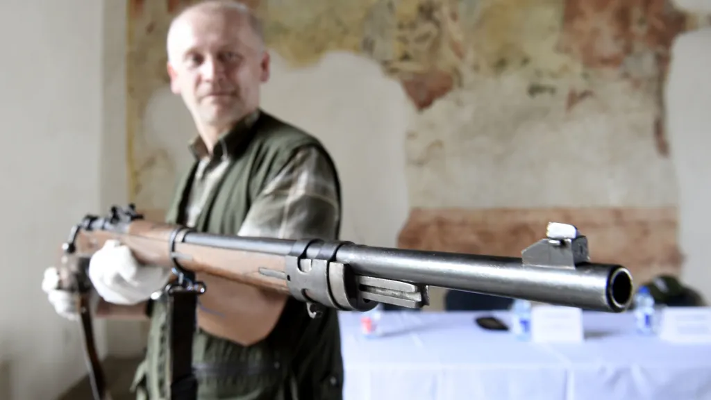 Jedna z devíti pušek Mauser