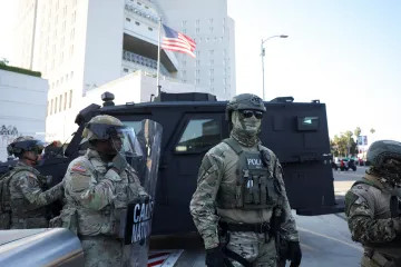 Pentagon stahuje dva tisíce gardistů z Los Angeles
