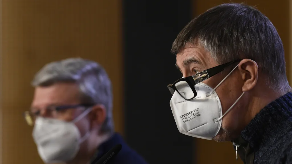 Premiér Babiš a ministr Havlíček po jednání vlády s hejtmany o nouzovém stavu