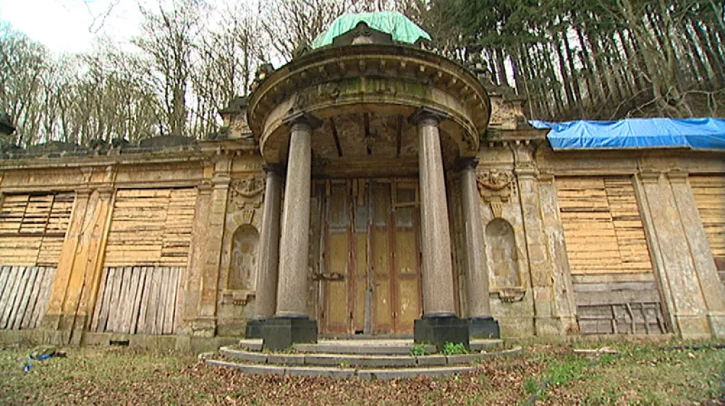Zdevastovaný historický areál Kyselka