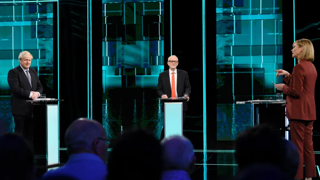 Boris Johnson a Jeremy Corbyn se střetli v televizní debatě stanice ITV