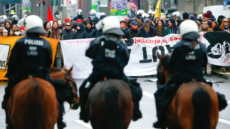 Početný dav vyjádřil nesouhlas s AfD