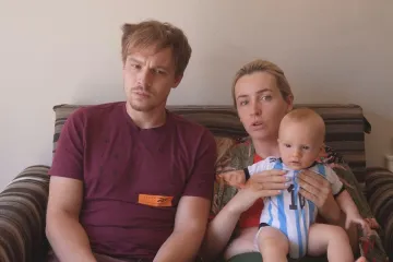 Tisíce Rusek létají rodit do Argentiny. Ta proti tomu zasáhla