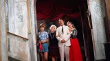 Jean Rochefort v komedii Tahat ďábla za ocas aneb Třít bídu s nouzí (1969)