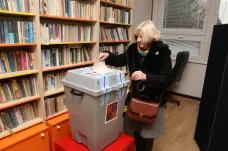  Volební místnosti se uzavřely. Souboj o Hrad přišla v pátek rozhodnout polovina voličů
