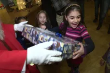 Děti z uprchlických rodin dostaly dárky. „Danke,“ řekly Mikulášovi