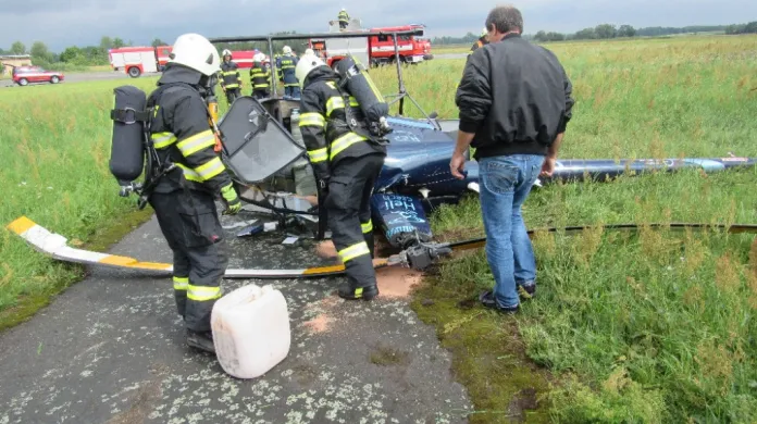 Havárie vrtulníku na letišti v Hradci Králové