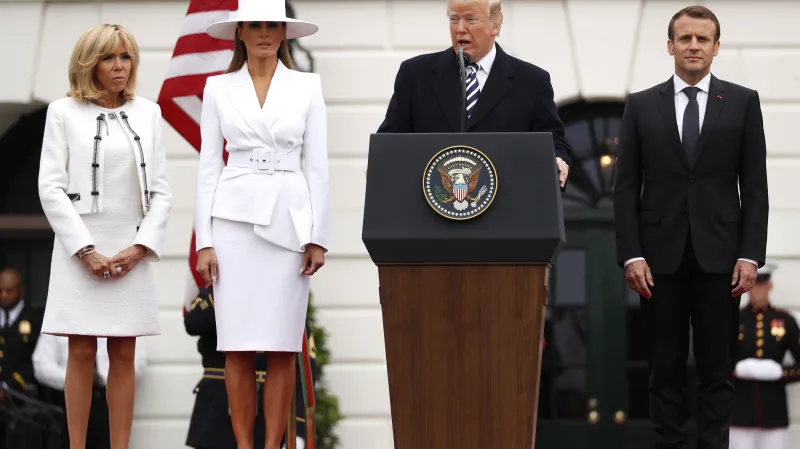 Donald Trump a Emmanuel Macron s manželkami