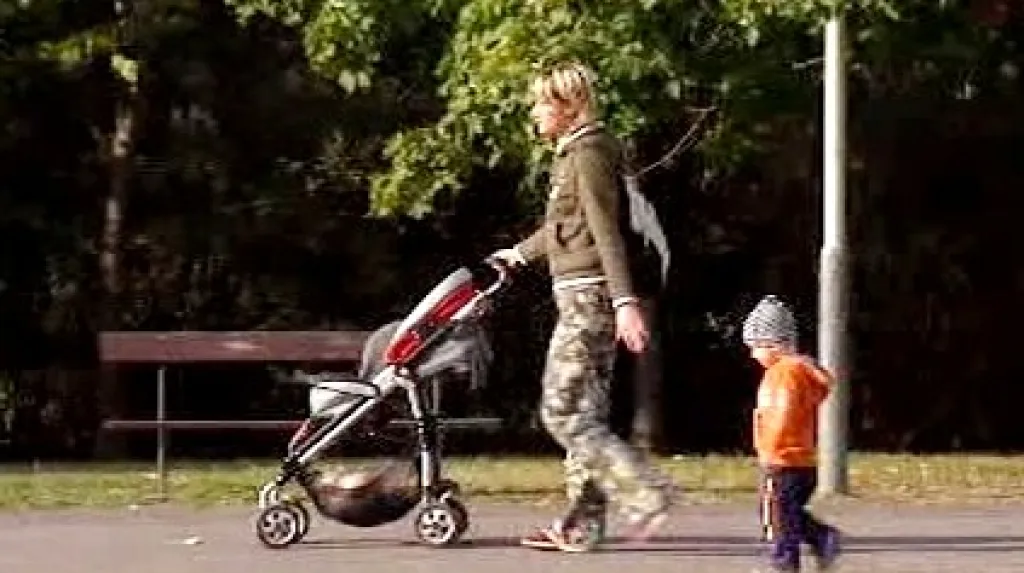 Matka se dvěma dětmi