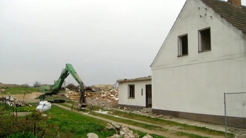 Bourání německé vesnice Horno