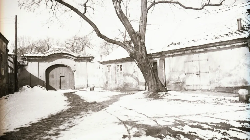 Zimní Praha na snímku z roku 1945