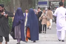 Taliban zpřísňuje pravidla pro oblékání žen, které hledají cesty, jak je obejít
