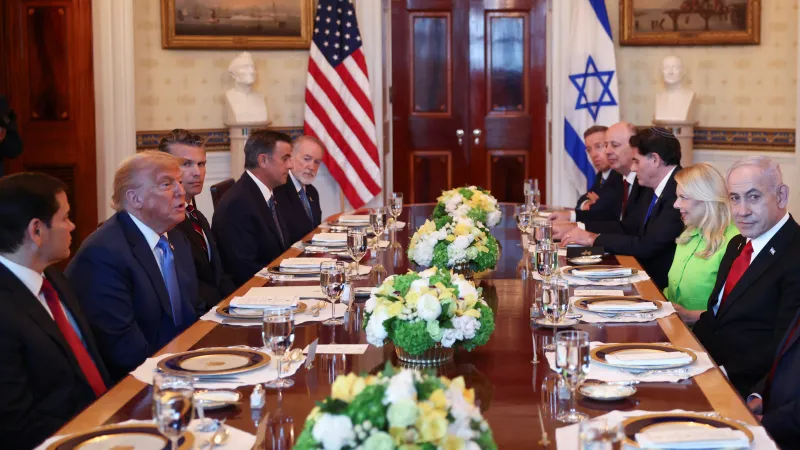Americká a izraelská delegace u společné večeře v Bílém domě