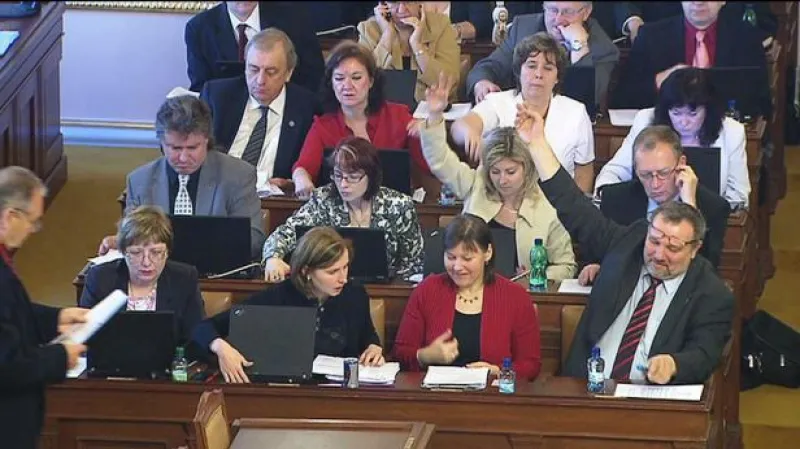 Dnešní sněmovní schvalování