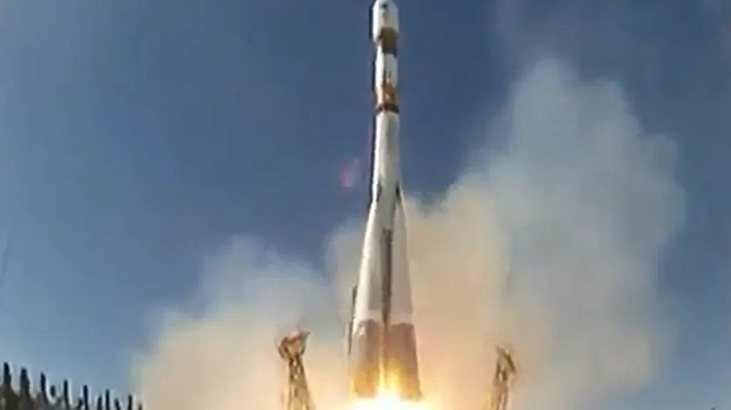 Start Sojuzu s družicí Bion-M1