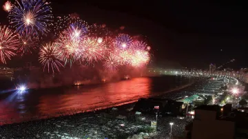 Oslavy nového roku v Rio de Janeiru na pláži Copacabana
