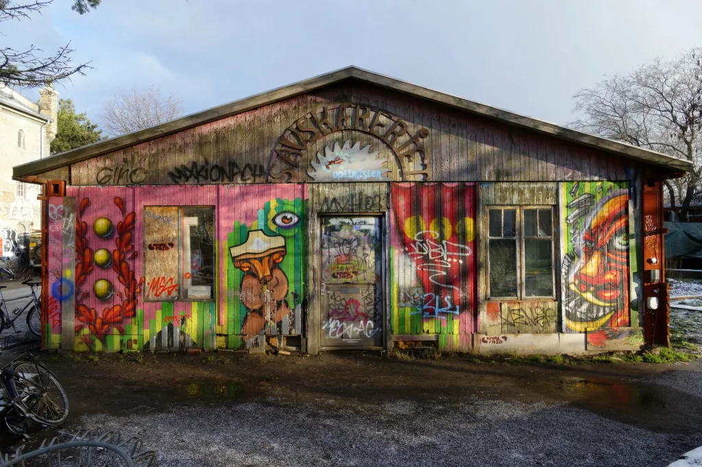 Historie obrazem: Svobodné město Christiania vzniklo před 50 lety v bývalých kasárnách hlavního města Kodaň v Dánsku