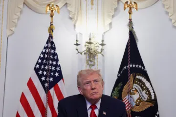 Trump prý ruší Bidenovy exekutivní příkazy podepsané automatickým perem