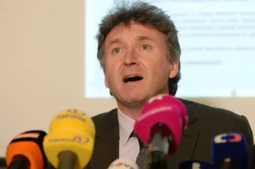 Spory v lékařské komoře: Dikce ředitele Kubka je jak z totality, tvrdí část členů