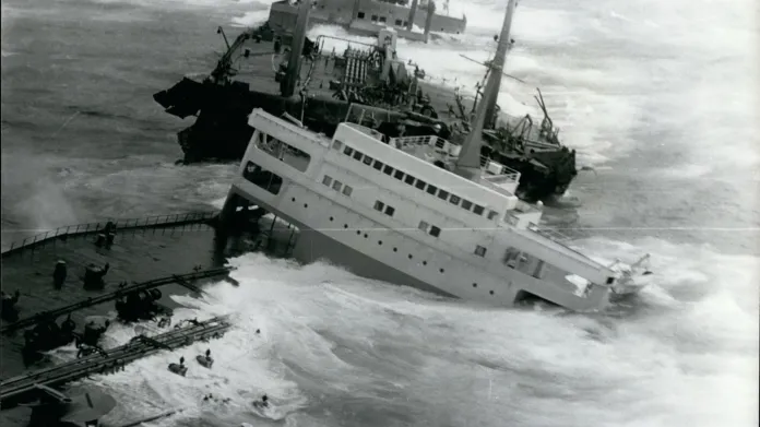 Před padesáti lety postihla Británii jedna z prvních velkých ropných havárií na moři -  potopení tankeru Torrey Canyon. 18. března 1967 najel na skalisko u Scillských ostrovů a do moře uniklo 120 tisíc tun kuvajtské ropy.