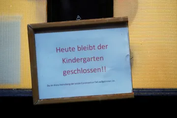 Německo na prahu epidemie. Vychovatelka má koronavirus, děti zůstanou doma