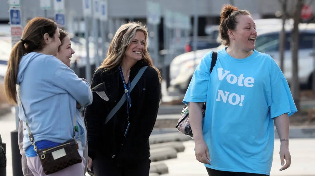 Zaměstnankyně skladu firmy Amazon se chystají hlasovat