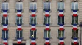 Paříž uctila památku 130 obětí atentátů