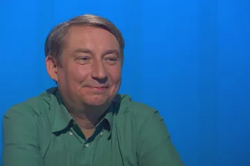 I přechod z jedné strany jeviště na druhou vypadá jako událost, říká Mikluš o práci ve Státní opeře